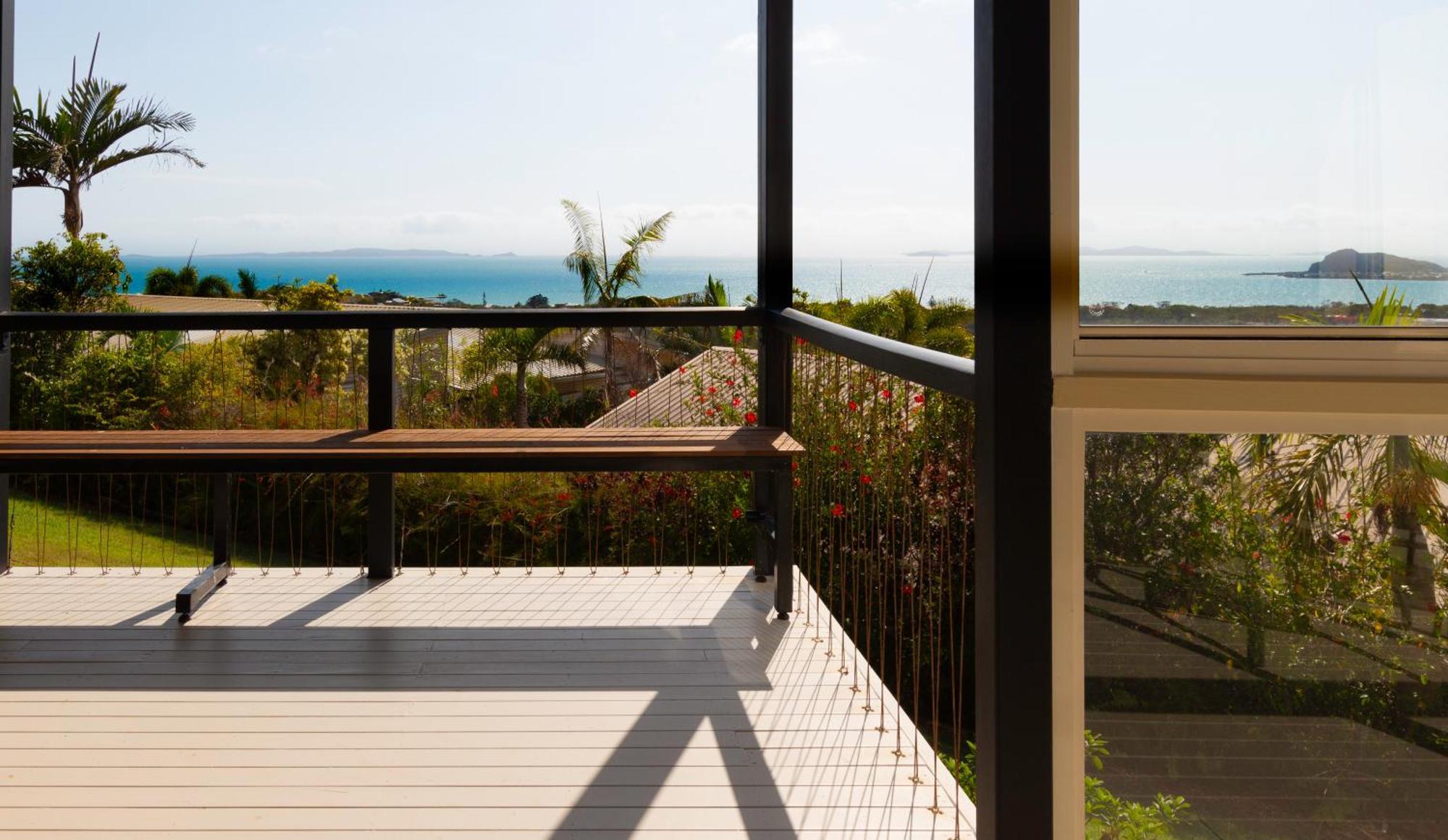 Bella Vista - Spectacular Ocean Views & Continental Breakfast Lägenhet Yeppoon Exteriör bild