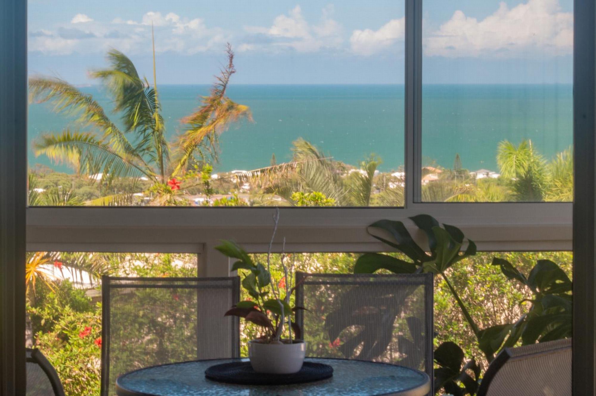 Bella Vista - Spectacular Ocean Views & Continental Breakfast Lägenhet Yeppoon Exteriör bild