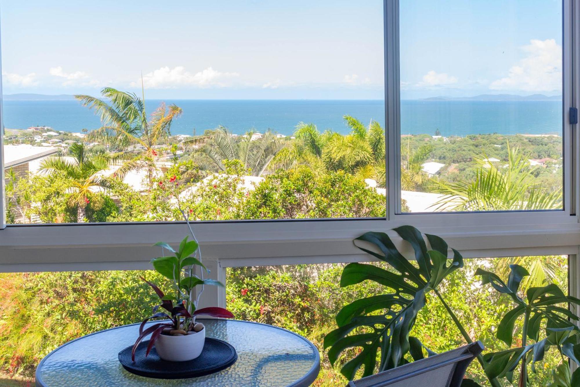 Bella Vista - Spectacular Ocean Views & Continental Breakfast Lägenhet Yeppoon Exteriör bild